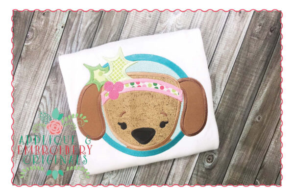 128 Puppy in Circle Girl with Holly Applique Design