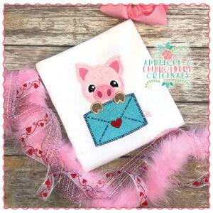 1422 Piggy with Love Letter Applique Design