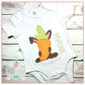 1530 Bunny Peeking Carrot Applique Design