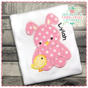 1536 Sitting Bunny with Bird Applique Design
