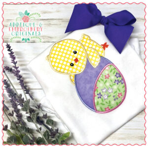 1562 Chick on Two Tone Egg Applique Design