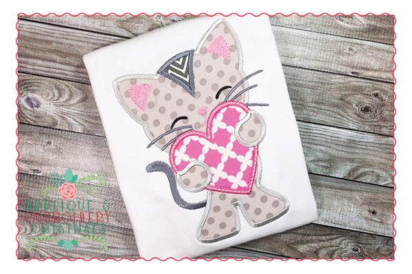 170 Kitty Cat Hugging Heart Applique Design