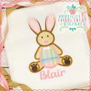 2414 Sitting Bunny Applique Design