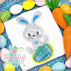 3186 Bunny Boy on Egg Applique Design