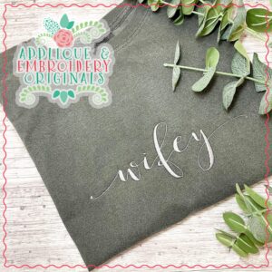 3262 Wifey Script Embroidery Design