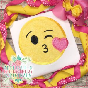4302 Emoji Kissing Applique Design