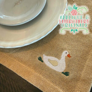 4400 Goose Resting Filled Embroidery Design